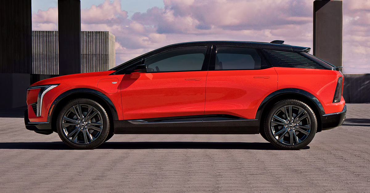 side view of the 2025 Cadillac OPTIQ