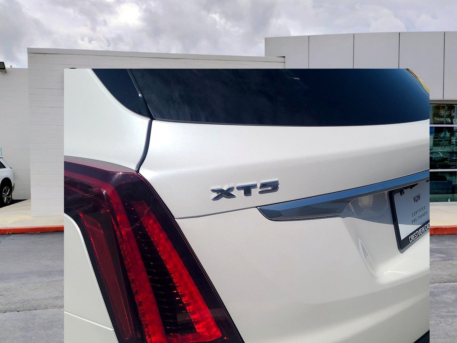 2023 Cadillac XT5 FWD Premium Luxury