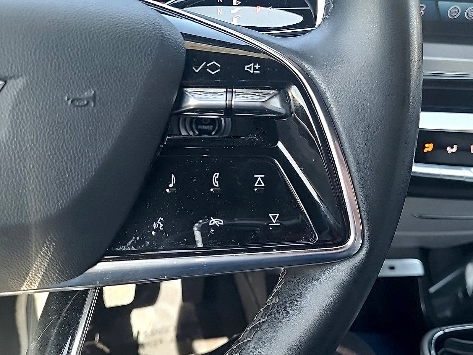 2024 Cadillac LYRIQ Luxury 1