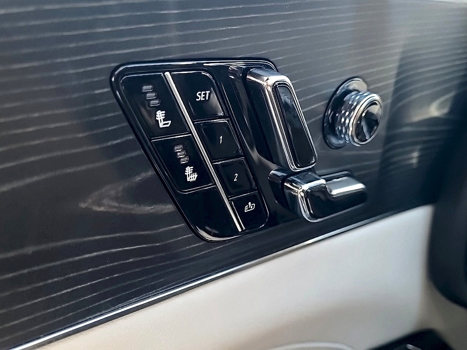 2024 Cadillac LYRIQ Luxury 1