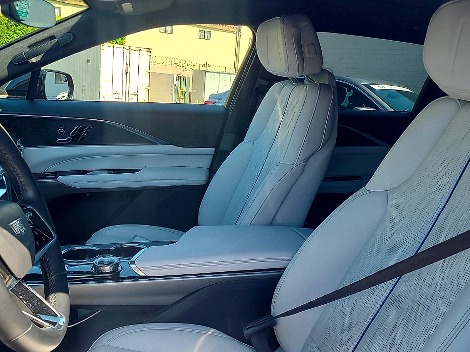 2024 Cadillac LYRIQ Luxury 1