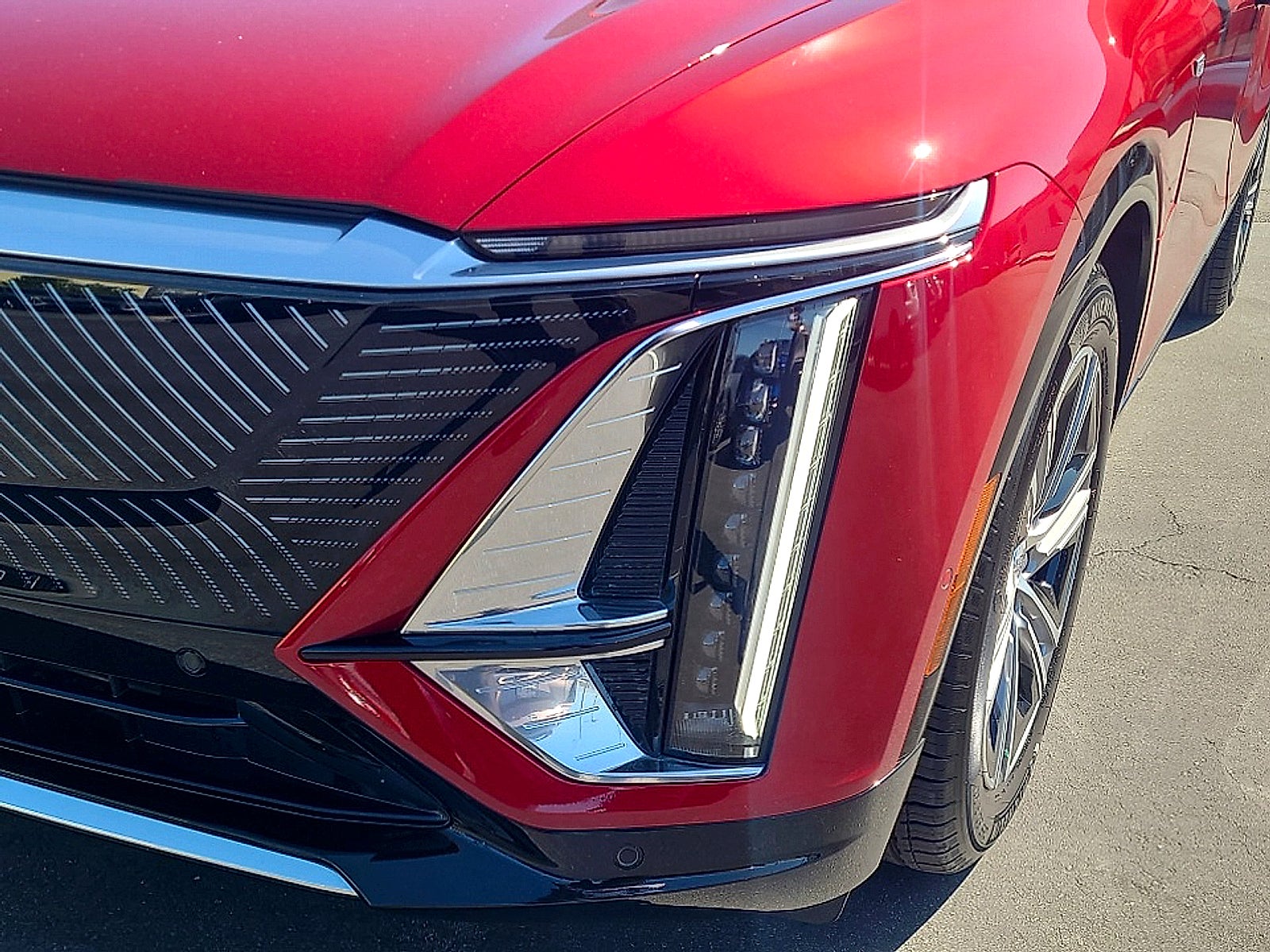 2024 Cadillac LYRIQ Luxury 1