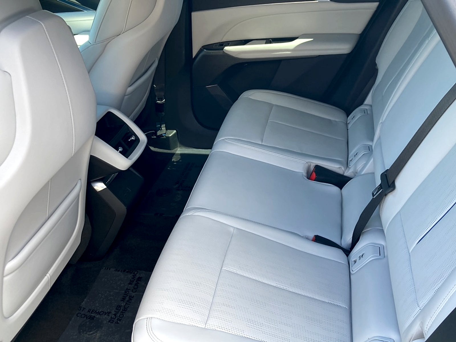 2024 Cadillac LYRIQ Luxury 1