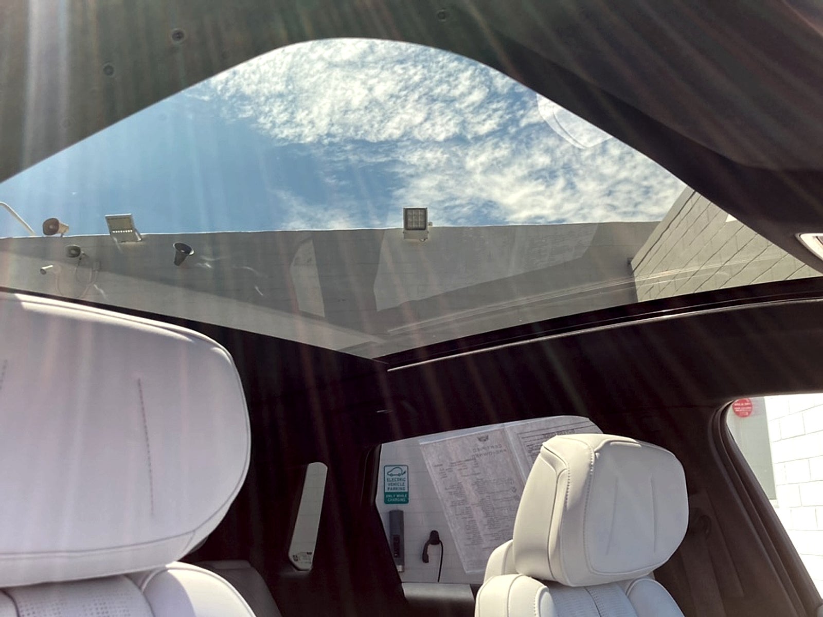 2024 Cadillac LYRIQ Luxury 1