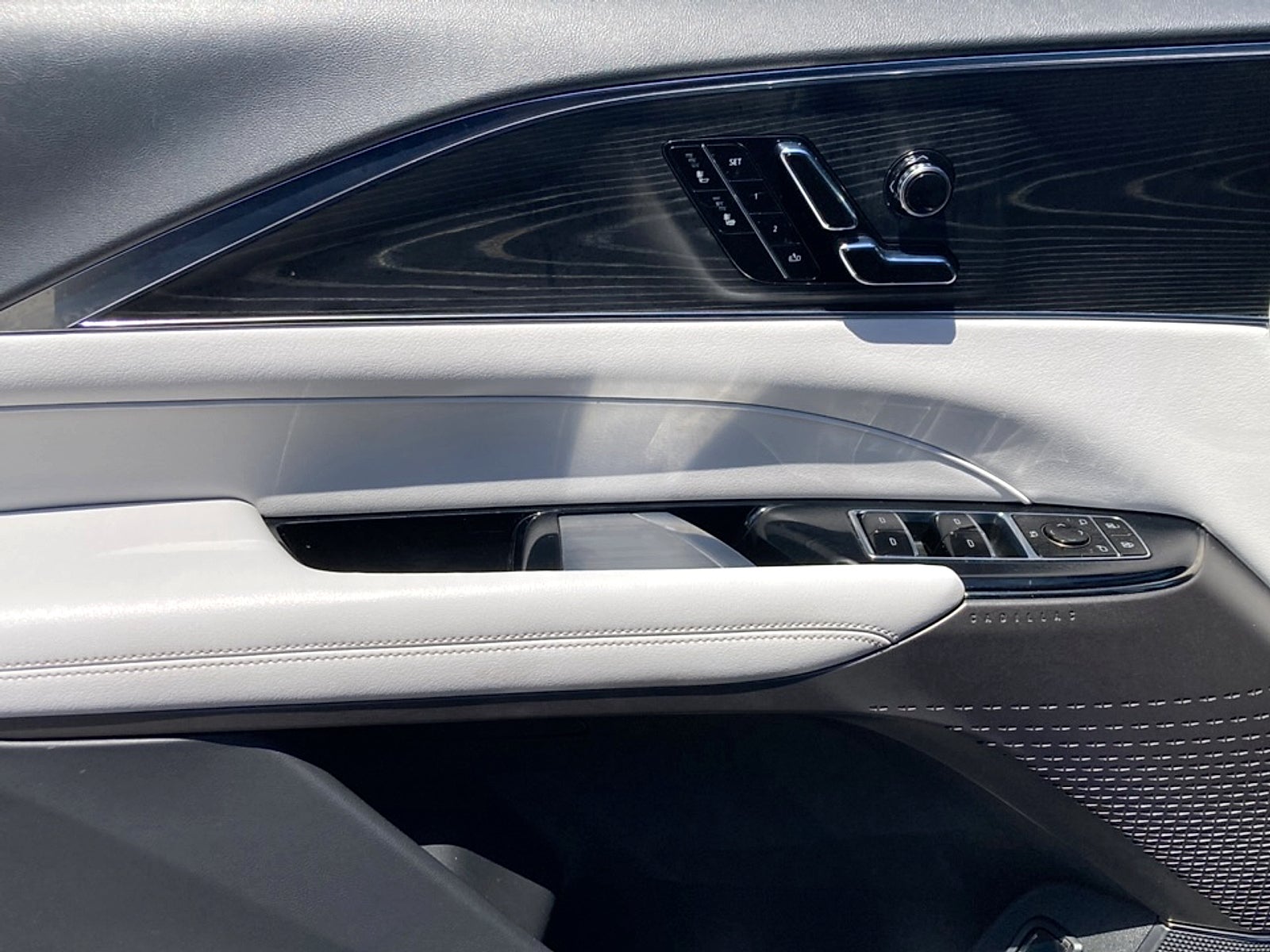 2024 Cadillac LYRIQ Luxury 1