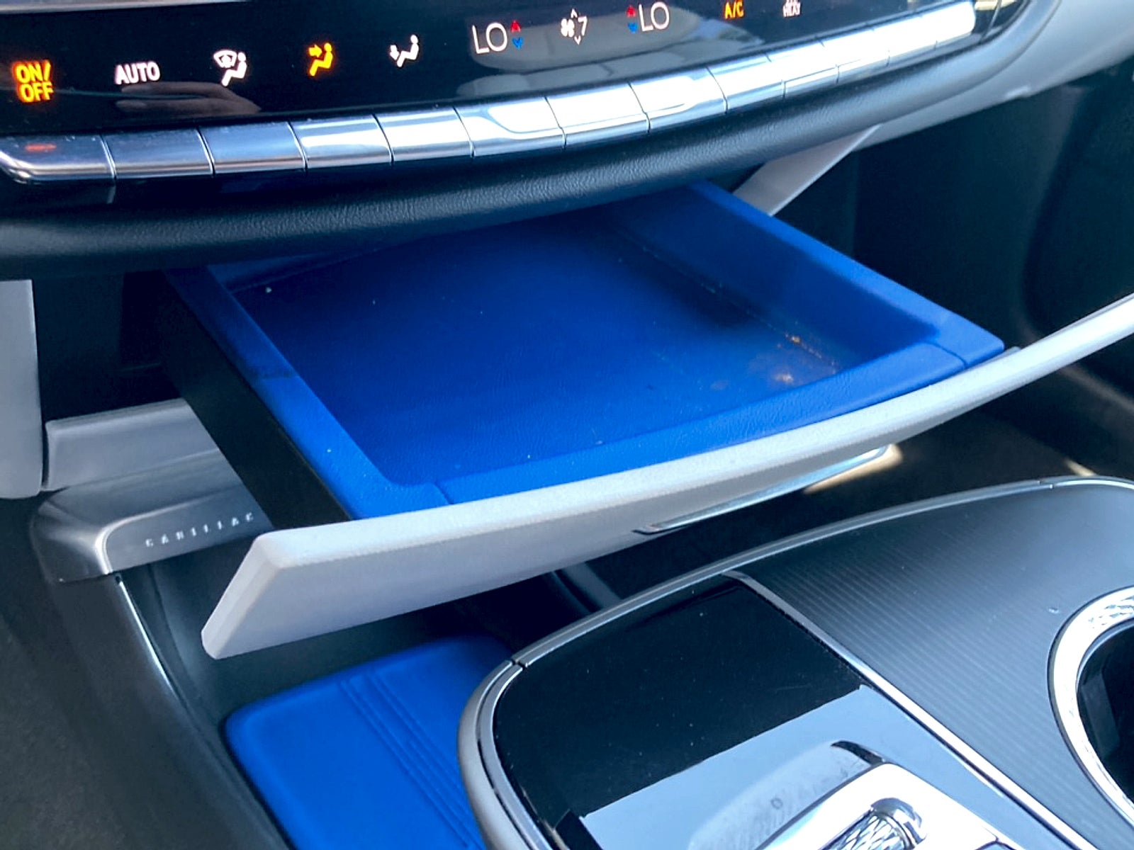 2024 Cadillac LYRIQ Luxury 1