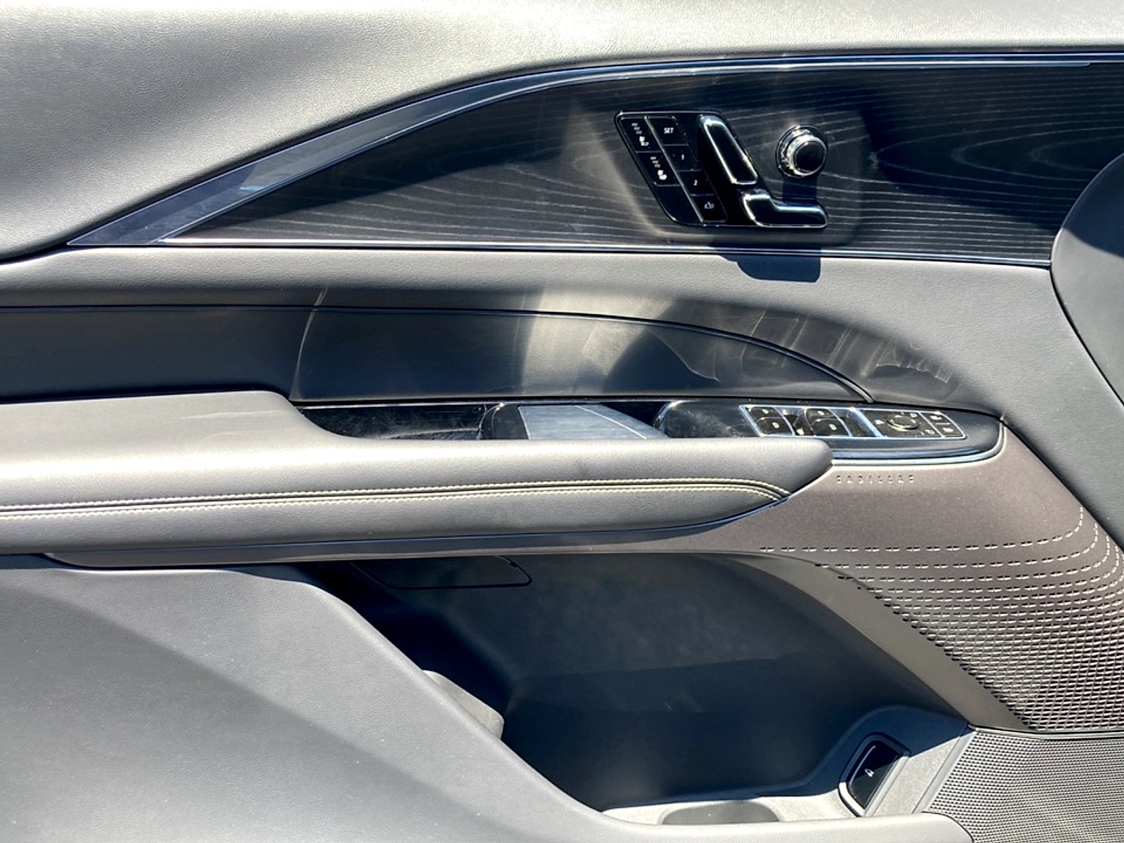 2024 Cadillac LYRIQ Luxury 1