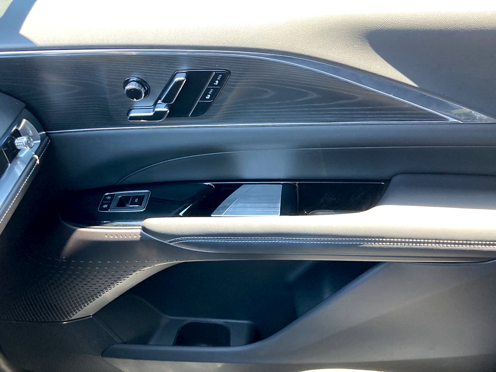 2024 Cadillac LYRIQ Luxury 1